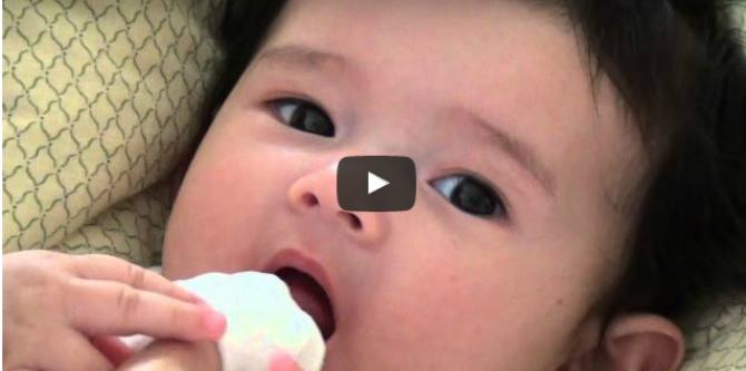 [Video] Parents, ini Tips Sederhana Membersihkan Lidah Bayi