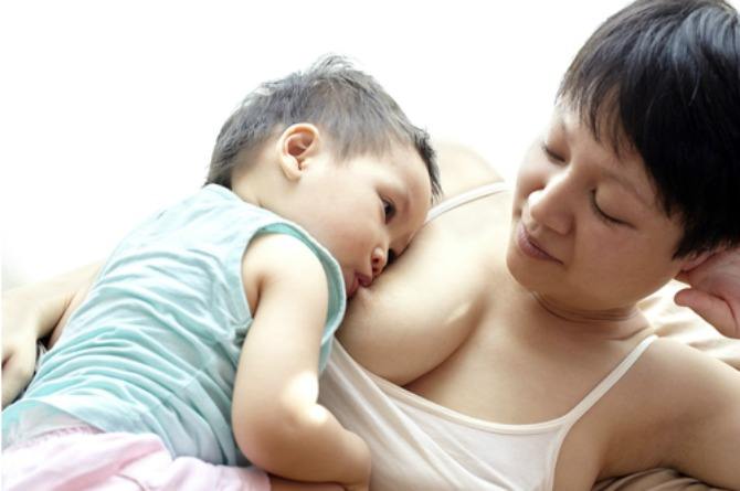 Penelitian: Terlalu Lama Menyusui Bisa Memicu Kerusakan Gigi pada Anak