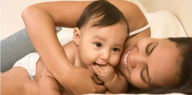 Penelitian: Semakin Sering Memeluk Bayi, Semakin Pintar Mereka