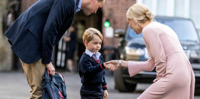 Hari pertama Pangeran George masuk sekolah... lucu banget!