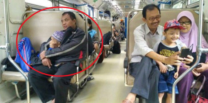 Foto viral ini ingatkan kita untuk menyayangi orangtua sebagaimana mereka menyayangi kita