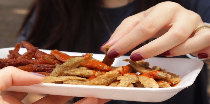 Makan makanan pedas usai operasi caesar, amankah untuk kesehatan?
