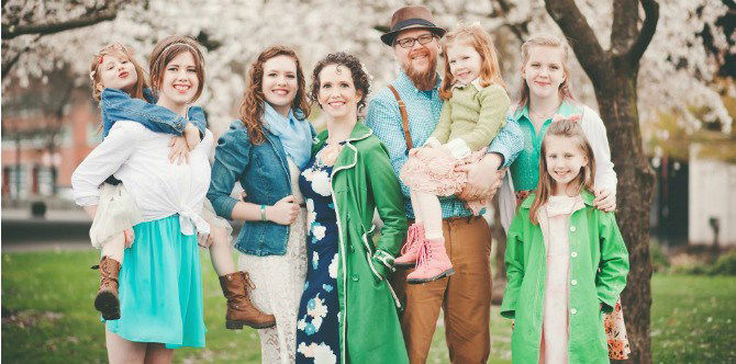 Tanpa mengeluh Ayah ini sukses mengurus 6 anak tanpa istri