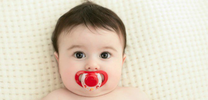 Kelebihan dan Kekurangan Bayi Pakai Empeng yang Parents Wajib Tahu