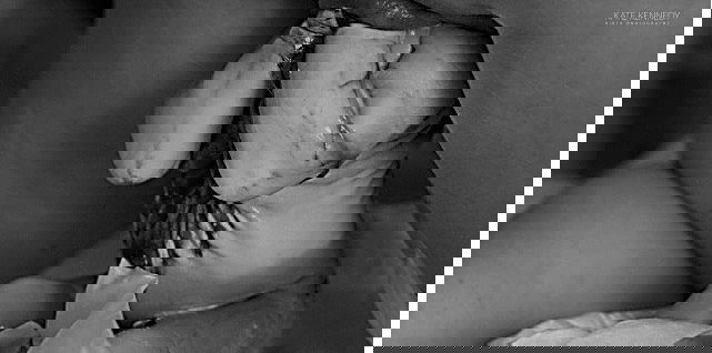 Seorang bidan membagikan 7 Foto melahirkan bayi sungsang secara alami