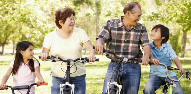 Penelitian: Mengasuh Cucu dapat Menurunkan Risiko Alzheimer