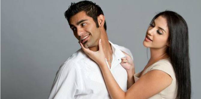 Suami capek pulang kerja? Ini 5 tips membuatnya tetap bergairah di ranjang