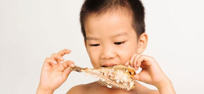 Ini alasan anak perlu makan ikan dua kali semingggu