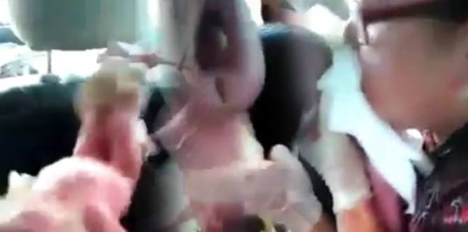 [Video] Bidan ini bantu selamatkan bayi yang lahir di mobil