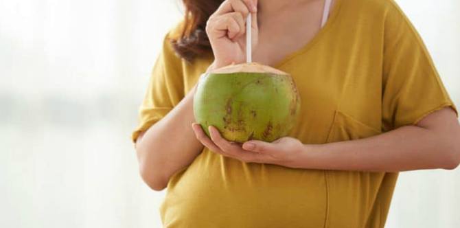 17 Manfaat Air Kelapa Muda untuk Ibu Hamil, Bantu Kontrol Kadar Gula Darah!