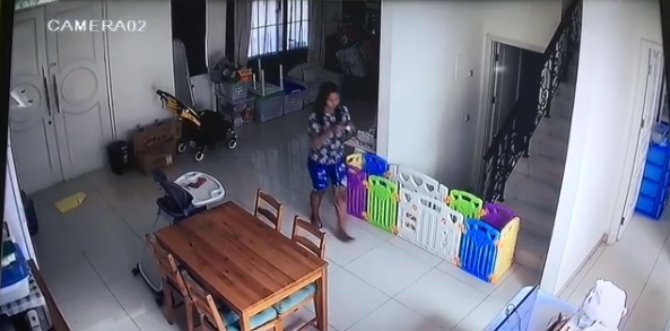 Pengasuh mencuri barang majikan tertangkap kamera, hati-hati memilih ART!