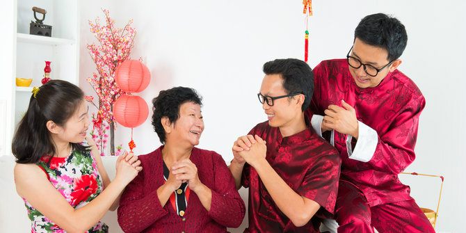 7 Ritual Buang Sial dan Undang Rezeki dalam Tradisi Imlek Orang Tionghoa