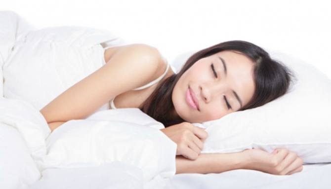 Ingin lebih sehat? Coba praktekkan 7 posisi tidur berikut ini!