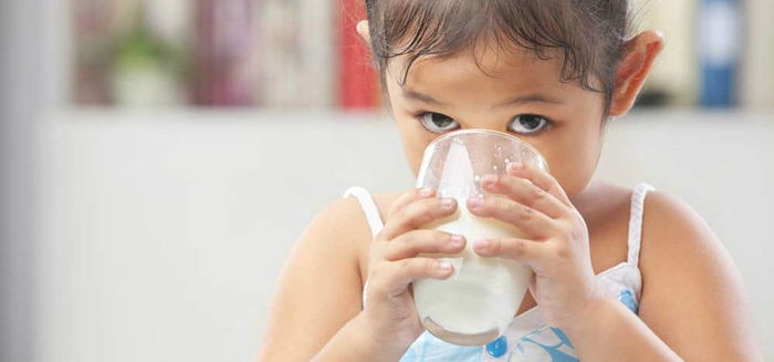 Anak Kebanyakan Minum Susu, Berbahayakah? Ini Penjelasan Ahli Gizi