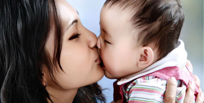 Kata dokter: "Jangan mencium bibir anak!" Ini risikonya