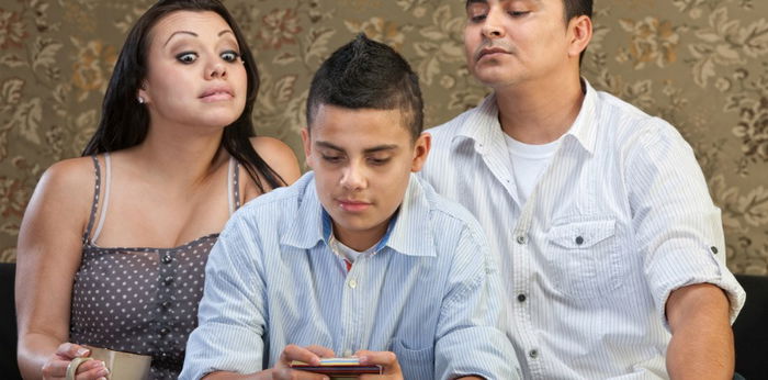 3 Tipe helicopter parents yang selalu ikut campur urusan anak, Anda tipe mana?