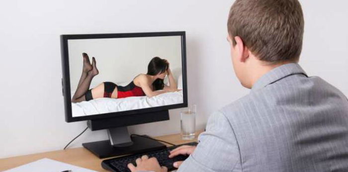 Suami Hobi Nonton Pornografi? Hati-hati, Ini Dampak Buruknya Bagi Pernikahan