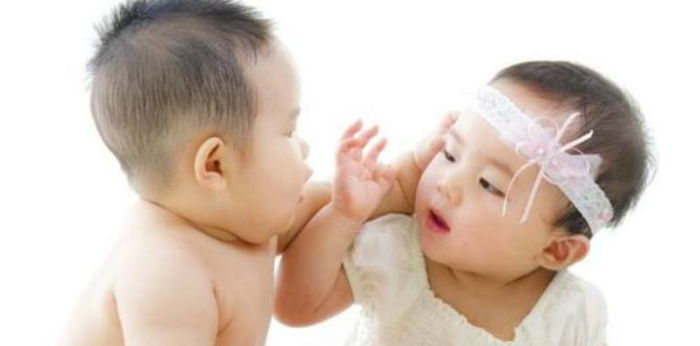 Penelitian: Bayi senang mendengarkan bayi lain berbicara. Mengapa?