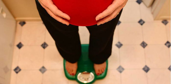 Penyebab berat badan naik saat hamil, Bumil perlu tahu nih!