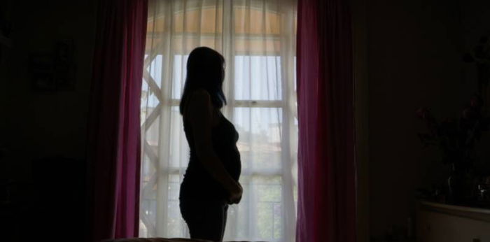 Melahirkan sendirian di toilet, remaja 18 tahun meninggal bersama bayinya