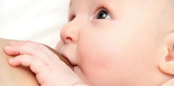 Bayi Suka Menggigit Puting Saat Menyusu? Ini 6 Tips yang Perlu Busui Lakukan!
