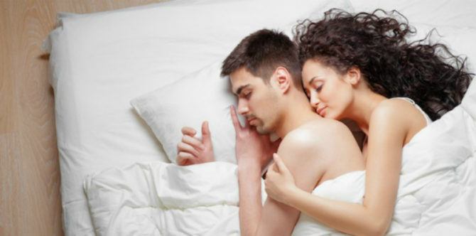 9 Posisi Tidur Suami Istri Ini Ungkap Hubungan Perkawinan yang Dijalani