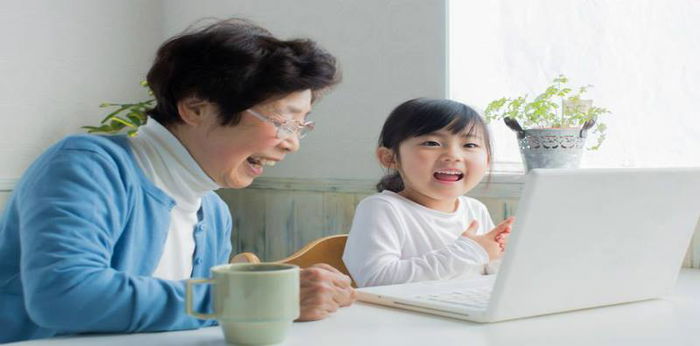 Penelitian: Nenek dari pihak ibu lebih sayang cucu, benarkah demikian?