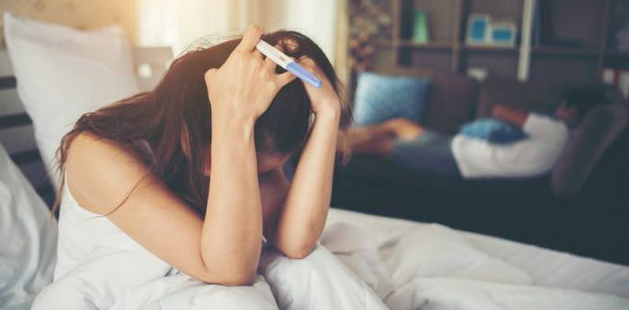 "Hasil test pack positif, tapi mengapa aku tak merasakan tanda kehamilan?"