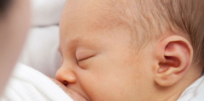 Karena video menyusuinya dianggap cabul, seorang ibu divonis 10 tahun penjara