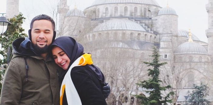 Diterpa isu poligami, apa kata Shireen Sungkar dan Teuku Wisnu?
