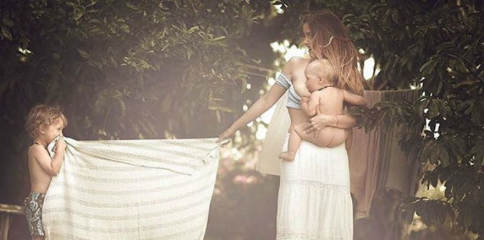 Foto-foto ibu menyusui ini seperti dari negeri dongeng