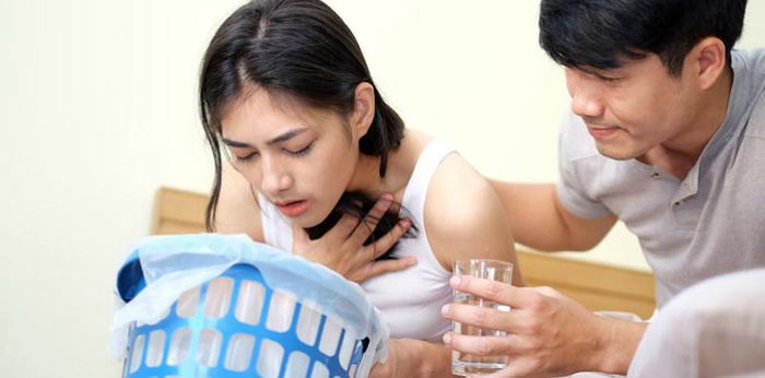 19 Cara Mengatasi Mual saat Hamil yang Ampuh, Ibu Hamil Harus Coba!