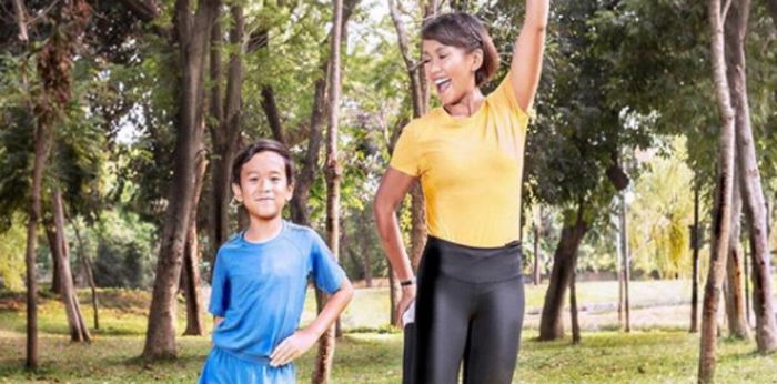 Meski sedang menghadapi perceraian, Melanie Putria tetap kompak dengan suami