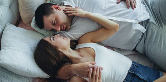 7 Posisi bercinta untuk mencapai orgasme tak terlupakan