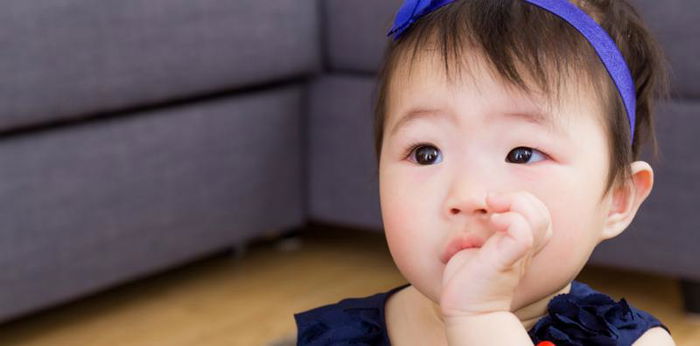 Bayi suka mengisap jari jempol, normal atau berlebihan?
