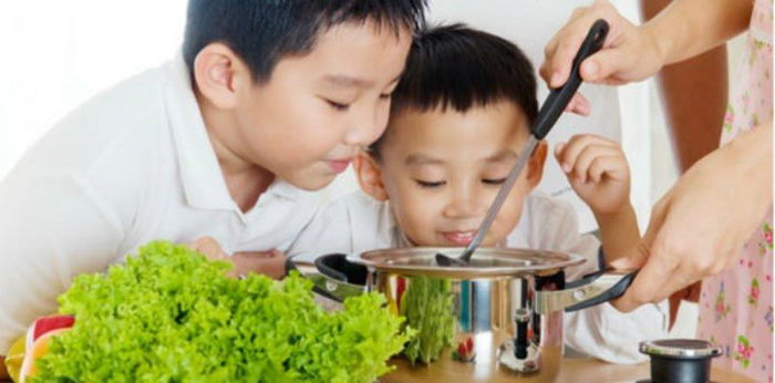 7 Cara untuk menambah nafsu makan anak, Bunda wajib tahu!