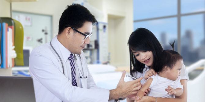 Pilih Imunisasi di Puskesmas atau Rumah Sakit? Ini Perbedaannya, Bun!