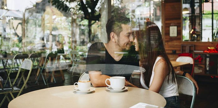 Ingin Jatuh Cinta Lagi pada Pasangan? Tanyakan 36 Hal Berikut Ini