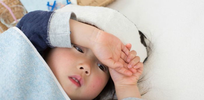 Agar demam anak cepat turun, hindari 5 makanan dan minuman ini