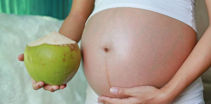 Tak Disangka, Ini 5 Manfaat Air Kelapa bagi Janin dalam Kandungan
