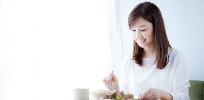 7 Pantangan makanan ibu hamil yang bisa membuat janin cacat dan keguguran