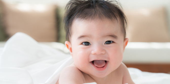 Bayi 4 Bulan, Apakah Sudah Boleh Duduk? Ini Jawabannya, Parents