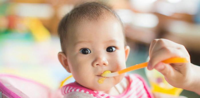Lebih Baik Mana, Bubur Bayi Buatan Sendiri atau MPASI Instan?