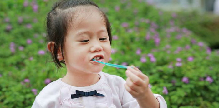 Bahaya permen karet bila tertelan oleh anak, Parents wajib tahu!