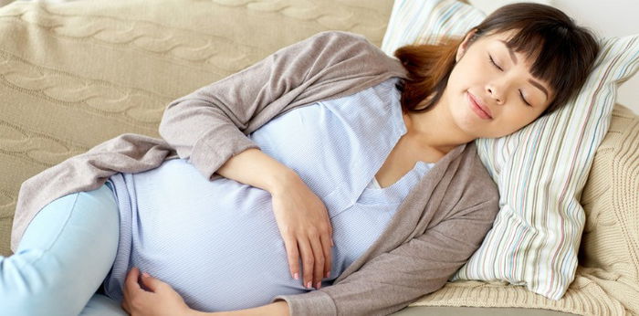 Susah tidur nyenyak saat hamil? Ikuti tips berikut agar Bumil bisa lelap sampai pagi!