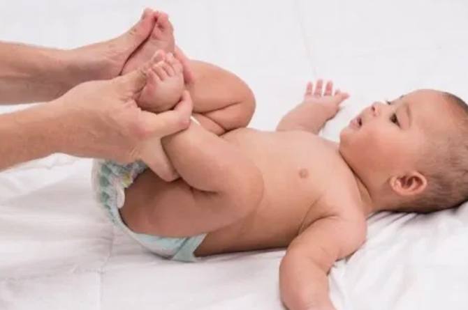 5 Penyebab BAB Bayi Warna Hijau Setelah Minum Susu Formula