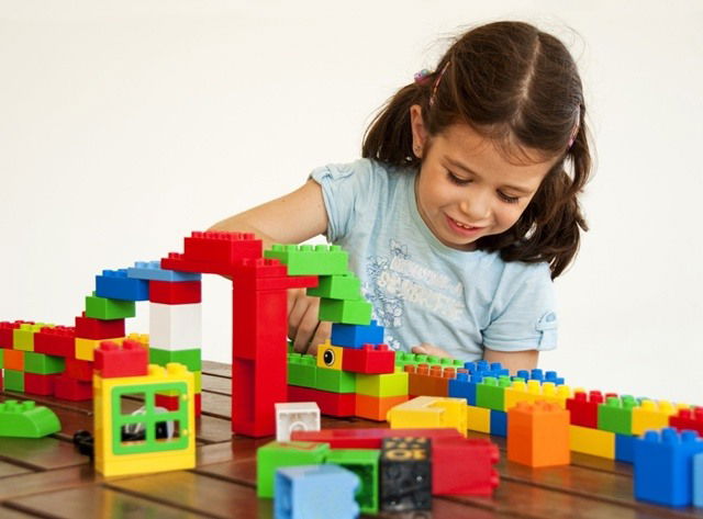 LEGO: Membangun Kreativitas dan Keterampilan Anak