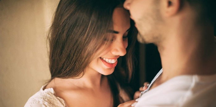 5 Cara sederhana meningkatkan gairah bercinta, makan cokelat salah satunya!