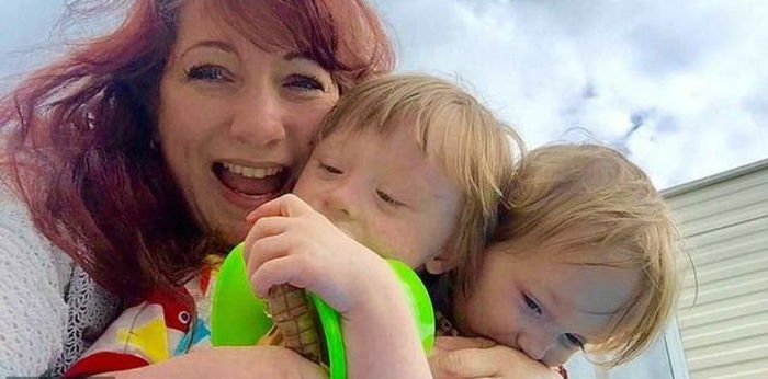 Kisah haru perjuangan ibu lahirkan anak kembar Down Syndrome