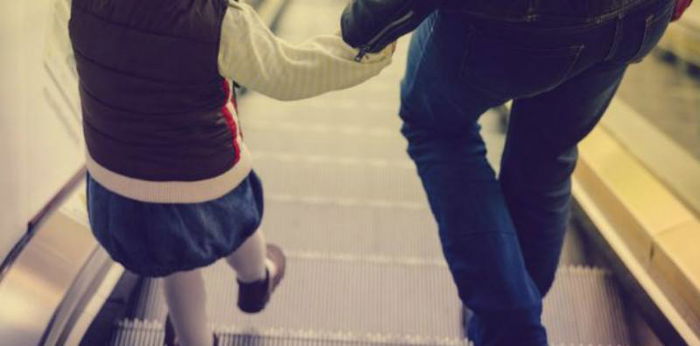 Anak tiba-tiba 'hilang' di pusat perbelanjaan? Segera lakukan 5 hal ini, Parents!